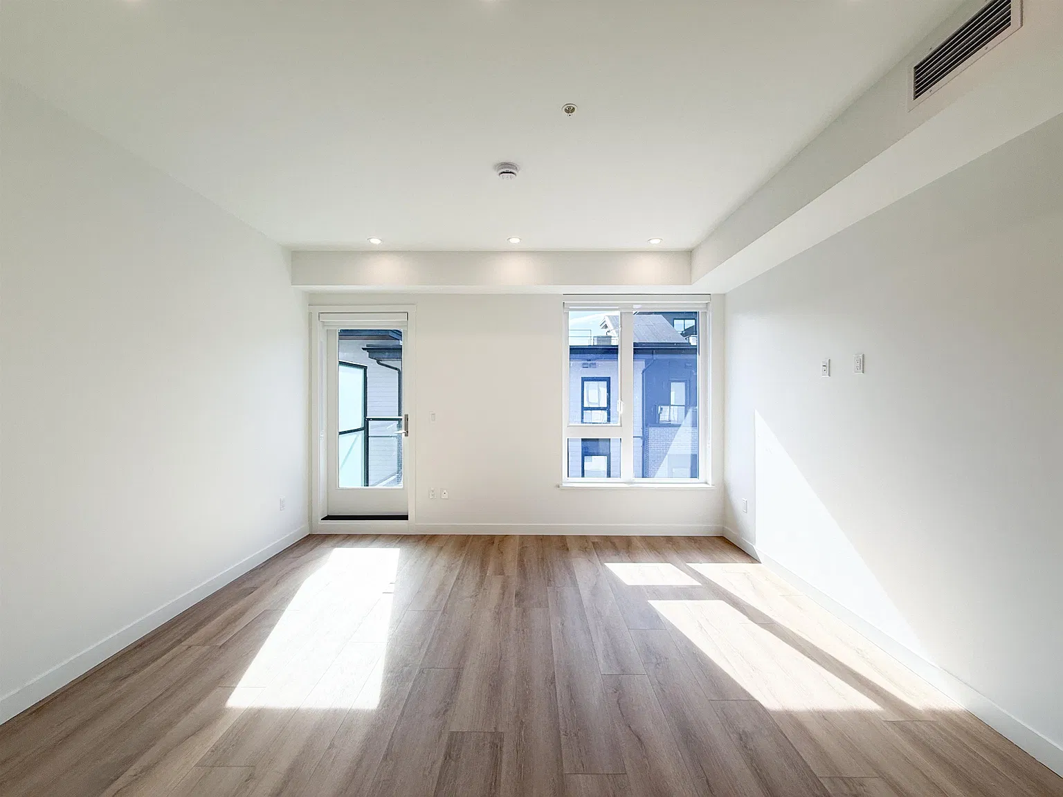 3 bed, 1400 sqft, $3,500 — Photo 4