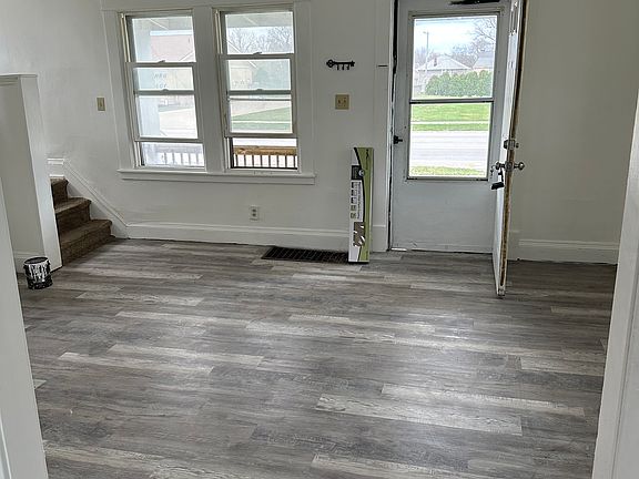 3rd image of 221 Cleveland St