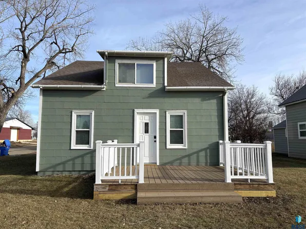 724 W 1st Ave, Miller, SD 57362