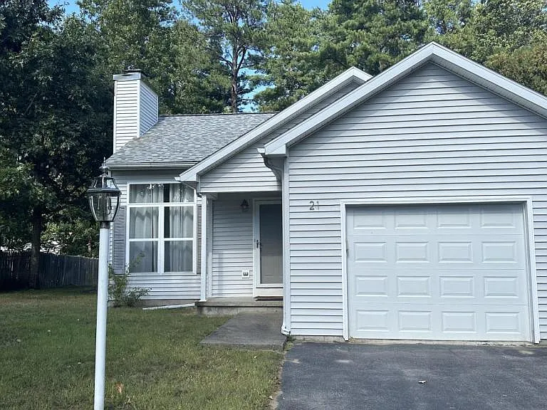 21 Skylark Dr — Photo 1