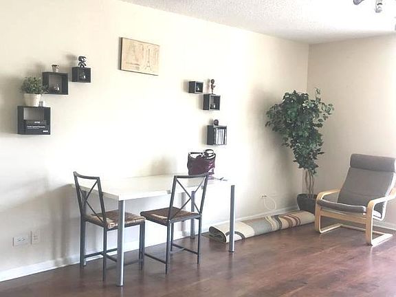 2nd image of 1250 N La Salle Dr APT 712