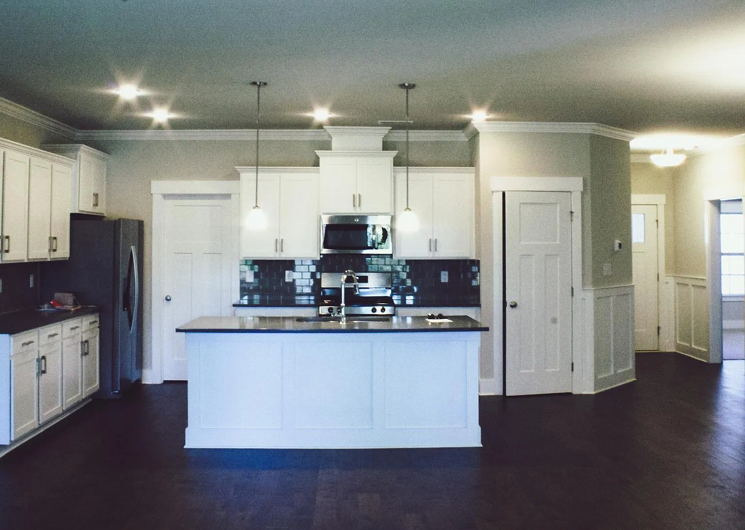 3 bed, 1900 sqft, $2,400 — Photo 3