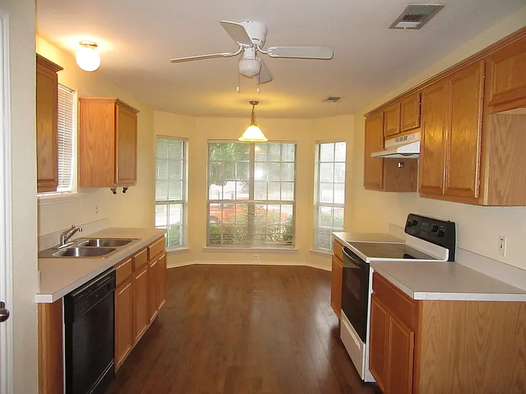 319 Lake Wichita Dr — Photo 7