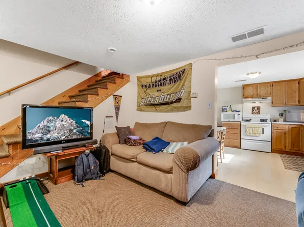 417 Sharon Ave #A, Morgantown, WV 26505