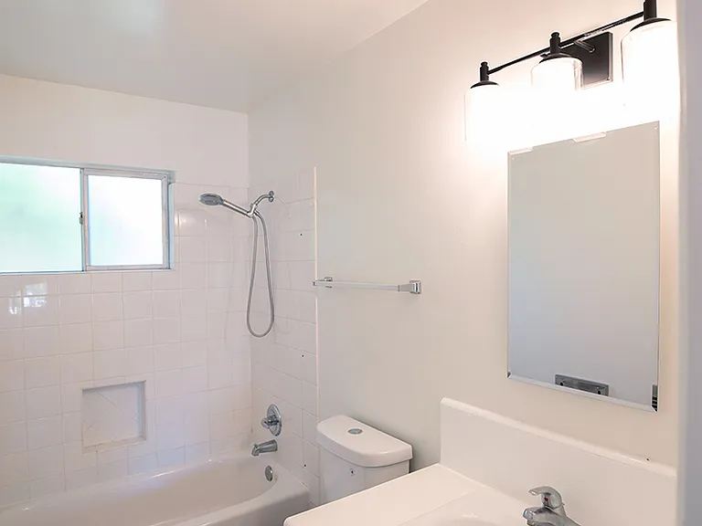 15 W Islay St #D — Photo 7
