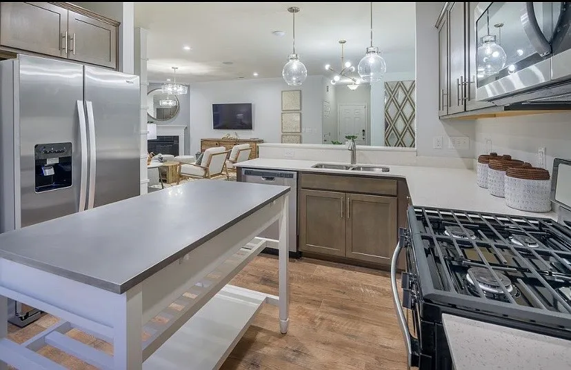 4 bed, 2052 sqft, $2,350 — Photo 3
