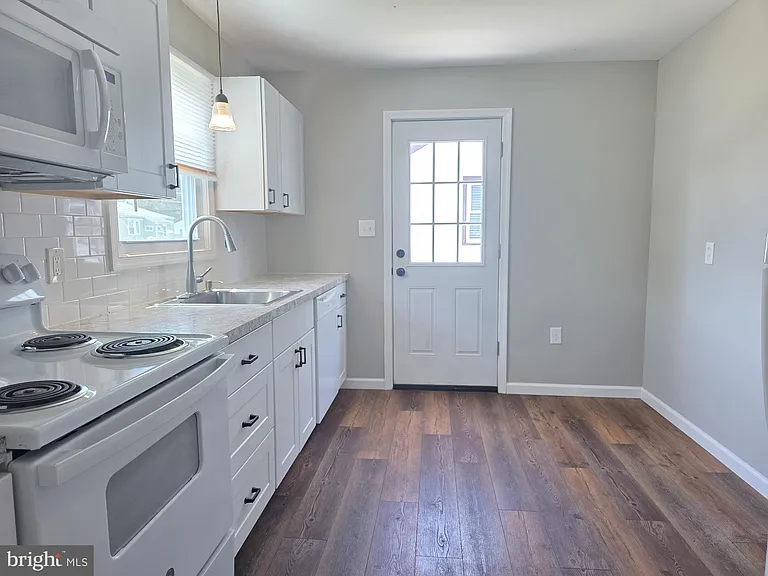 50 Princeton Ave — Photo 6