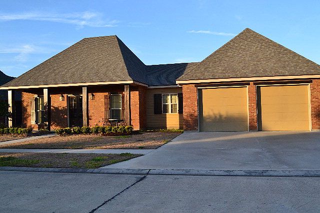 1st image of 230 Riverwood Dr