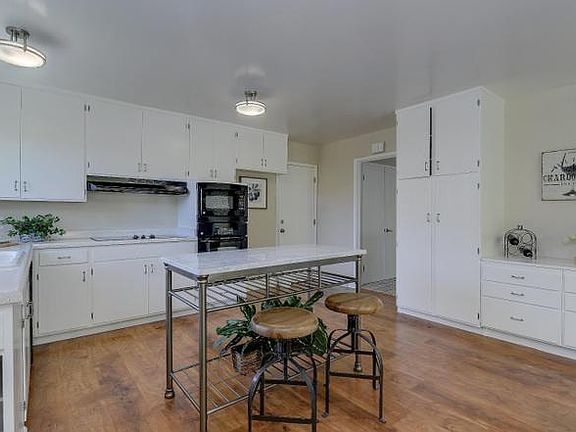 4th image of 331 Jarvis Ct
