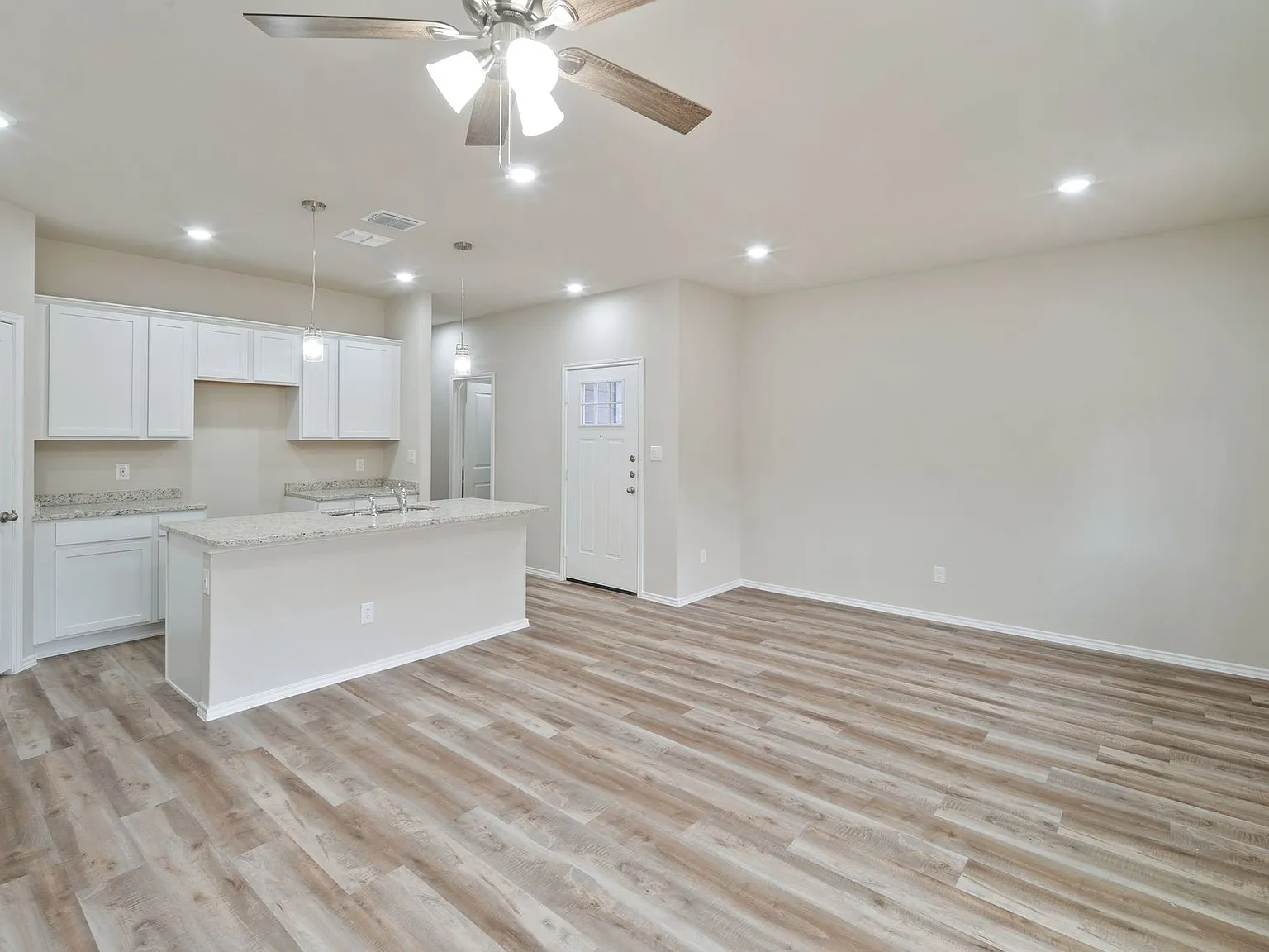 New Luxury homes! Call Now!! — Photo 4