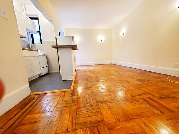 5th image of 4141 46th St APT 5J