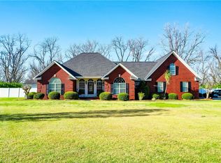 3952 Golfview Dr, Blackshear, GA 31516