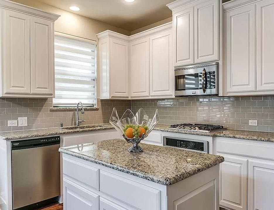 2nd image of 4678D Rhett Ln