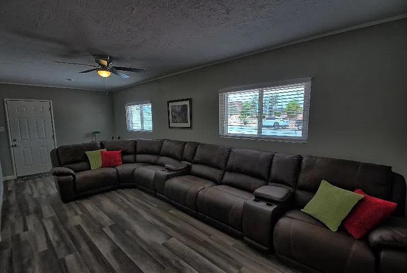 3 bed, 1926 sqft, $3,000 — Photo 2