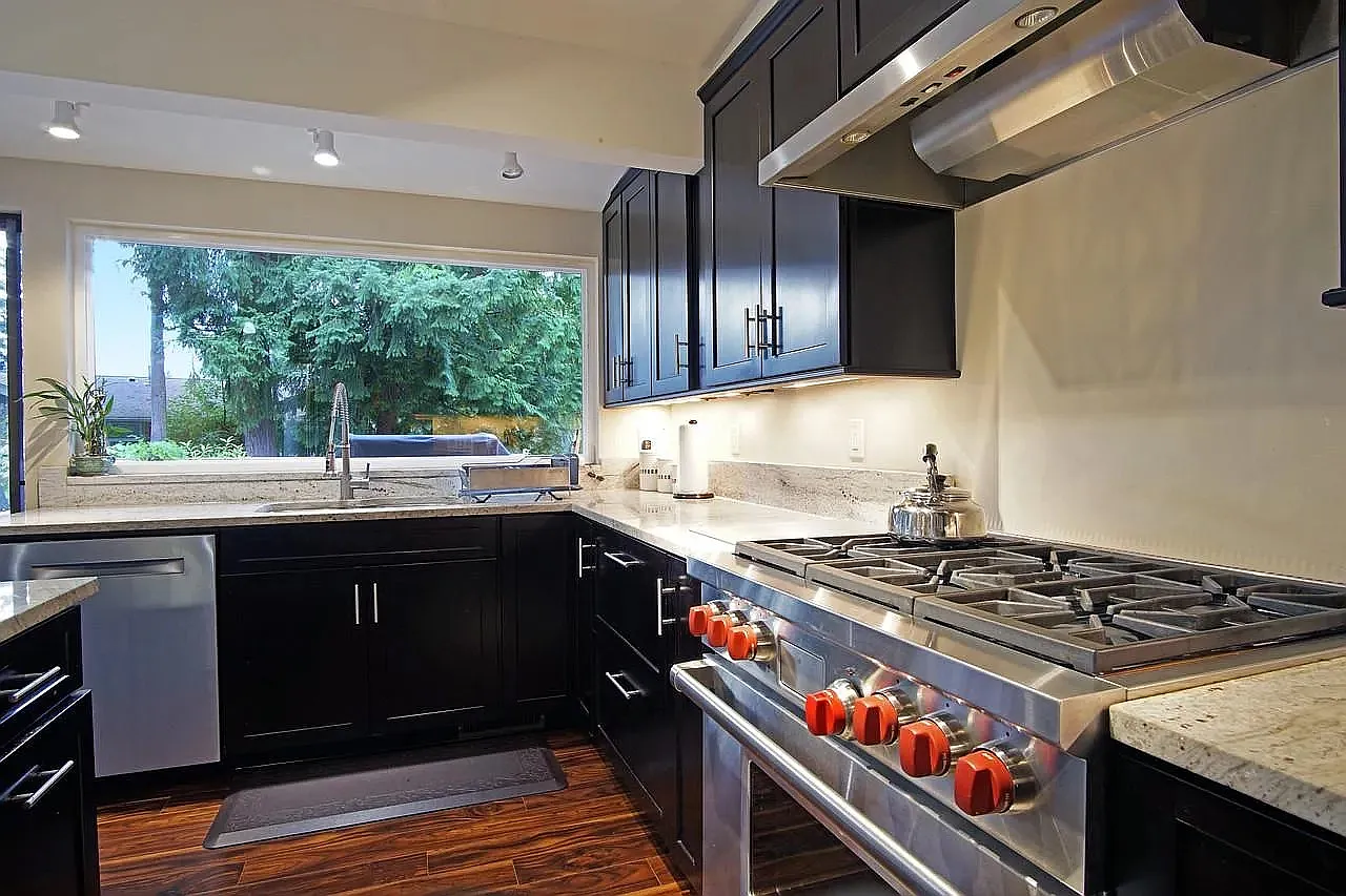 4 bed, 2410 sqft, $7,000 — Photo 3