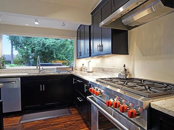 3rd image of 7814 SE 72nd St