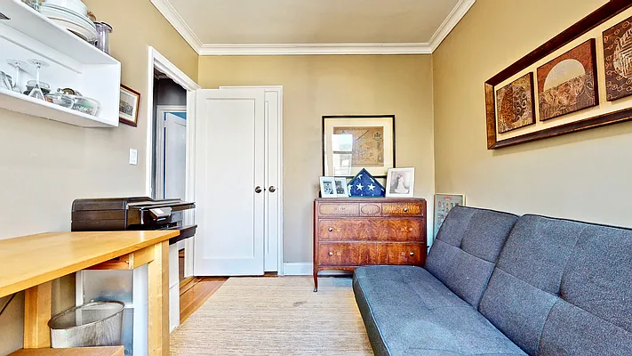 Sold by Bizzarro Agency | media 16