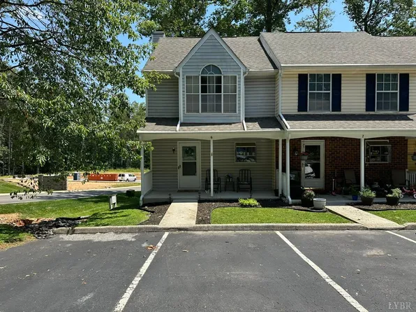 6 Jefferson Village Dr, Forest, VA 24551