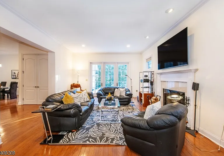 3 Christopher Ct — Photo 8