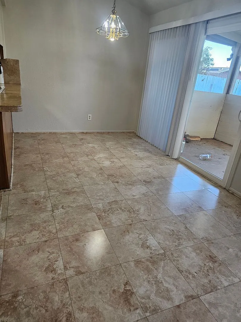 587 Charles Dr — Photo 4