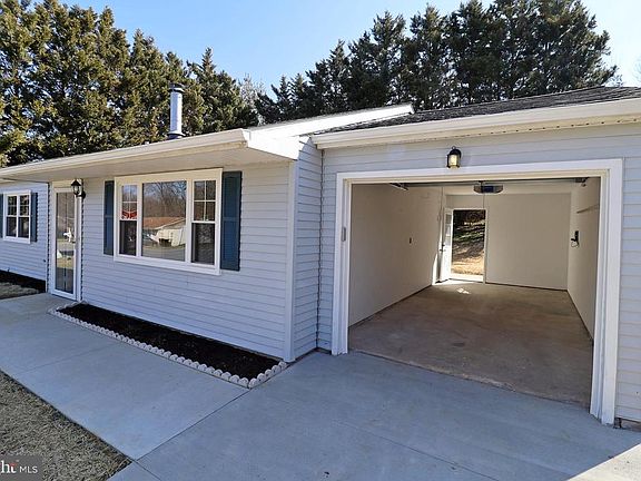 3rd image of 458 S Hyde Pl