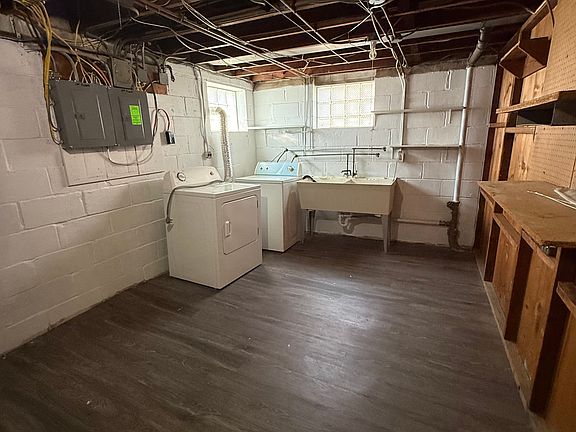 4th image of 4521 Parkwood Ln #2