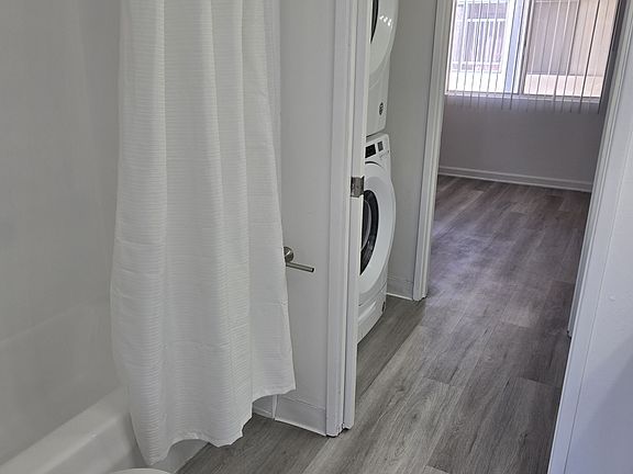 washer dryer in unit