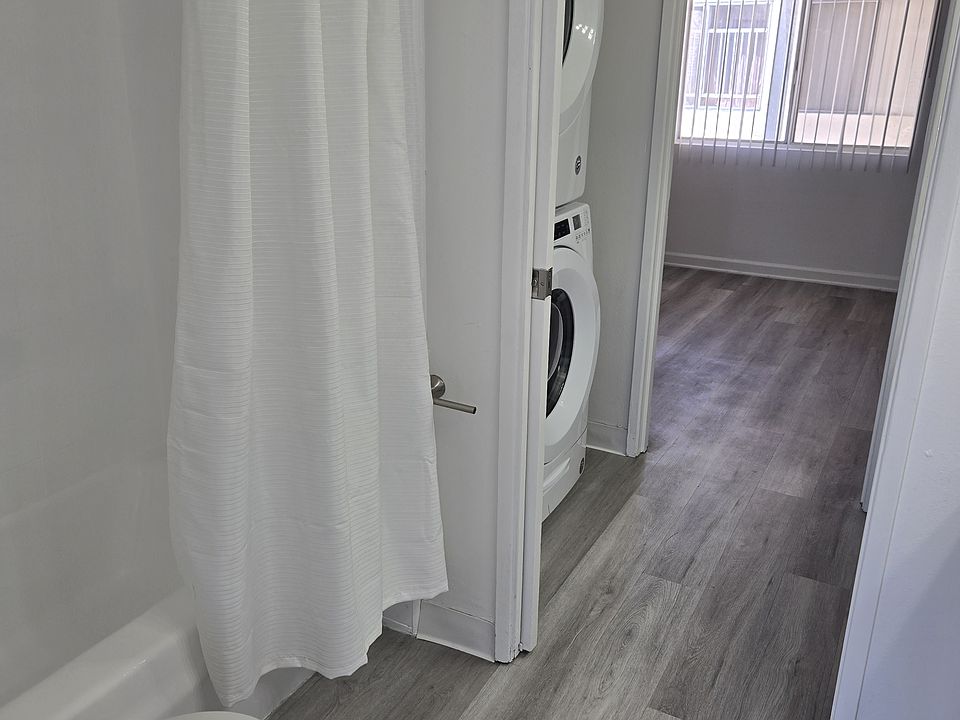 washer dryer in unit