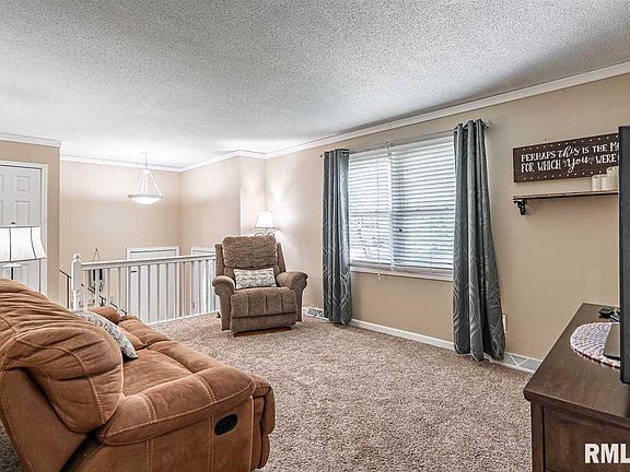 4th image of 204 Parkway Dr