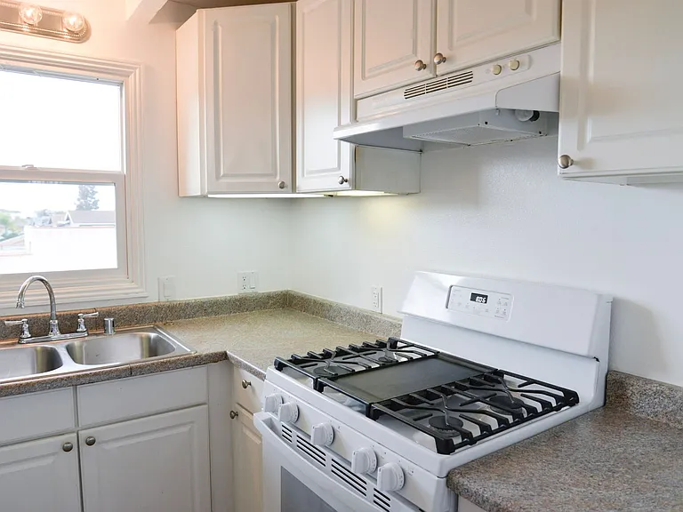 2601 S. El Camino Real — Photo 29