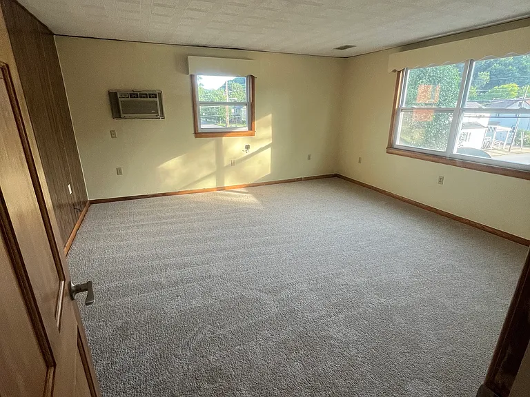 1004 Buffalo St — Photo 7