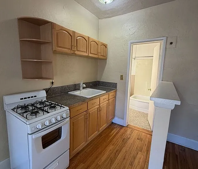 1291 N Gaylord St #5 — Photo 3