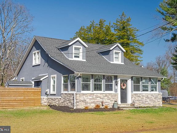3rd image of 2828 Harford Rd