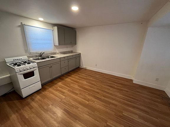 3rd image of 344 NW Delaware Ave #6