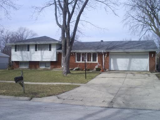 1st image of 1048 E Lilly Ln