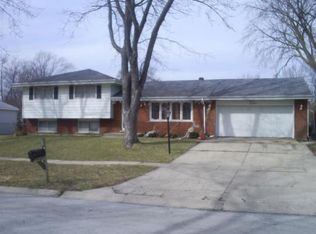 1048 E Lilly Ln, Palatine, IL 60074