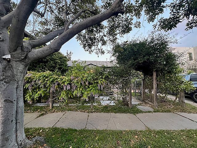 1st image of 3764 Rosewood Ave