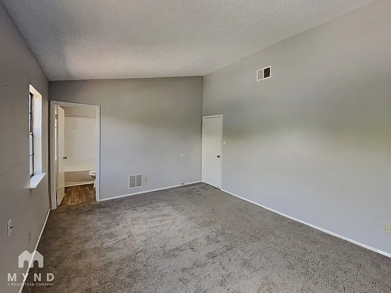 4714 Crested Rock Dr — Photo 12