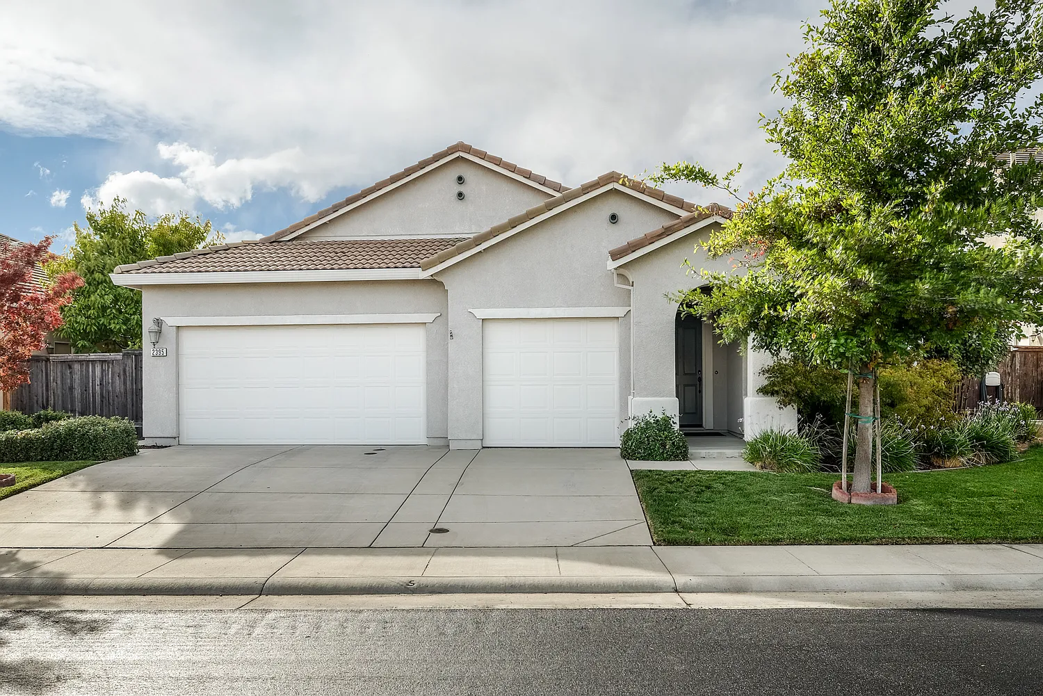 2395 Dunsley Cir photo 1