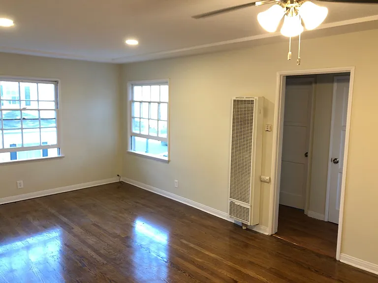 621 Midvale Avenue — Photo 25