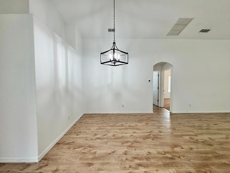 502 Viola Dr — Photo 16