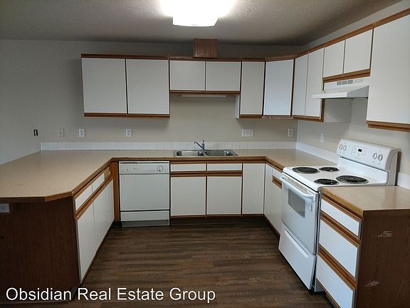 2nd image of 564 NE Larch Ave