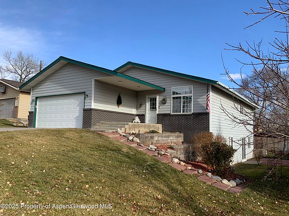 2nd image of 660 Aspen Ave