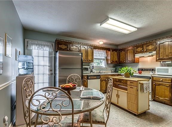 5th image of 552 Highpoint Dr