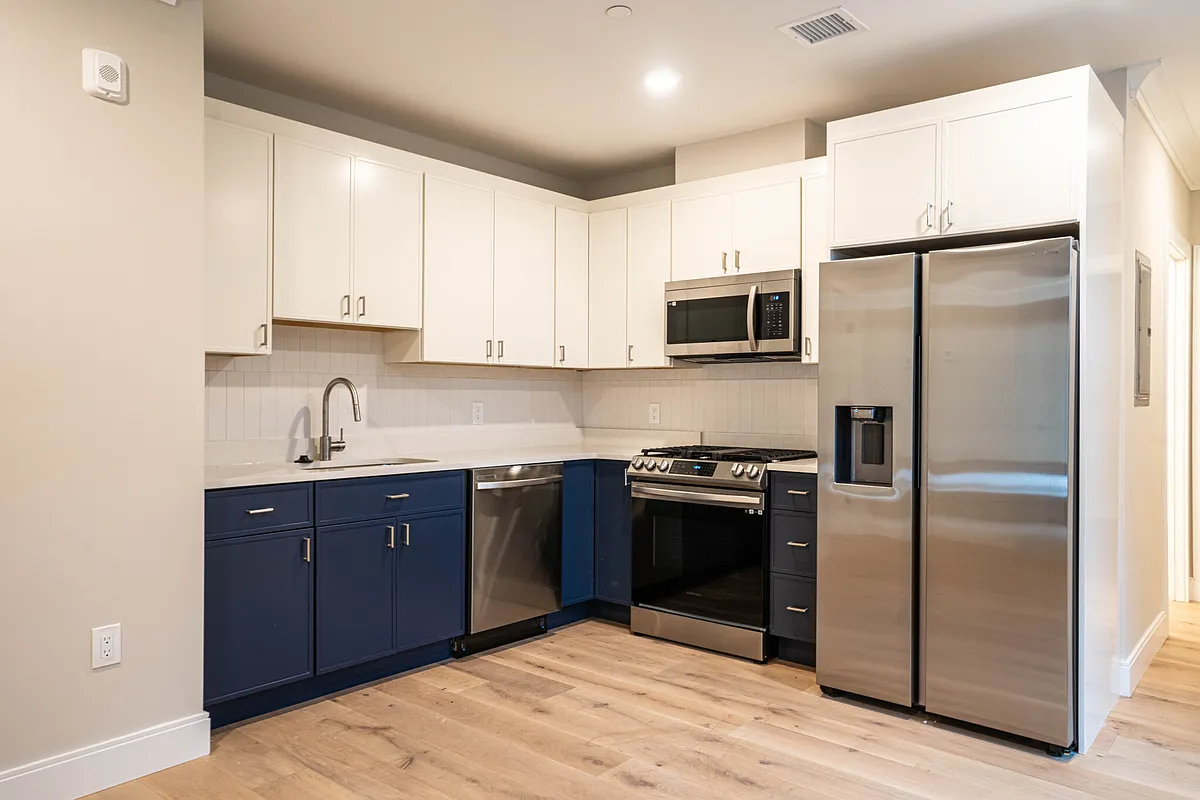 Building Photo - 157 Everett St #102