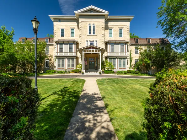 333 S Jefferson St APT 1A, Batavia, IL 60510