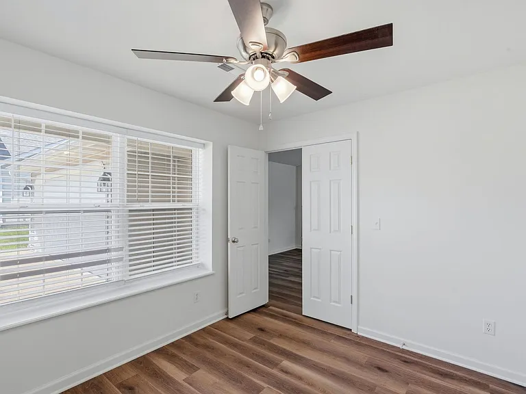 1713-1715 Louise Cir — Photo 15