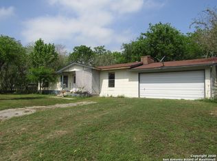 206 Cardinal Dr, Devine, TX 78016