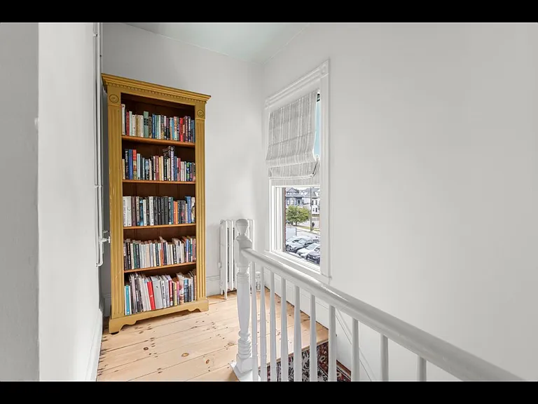 261 Vaughan St — Photo 5