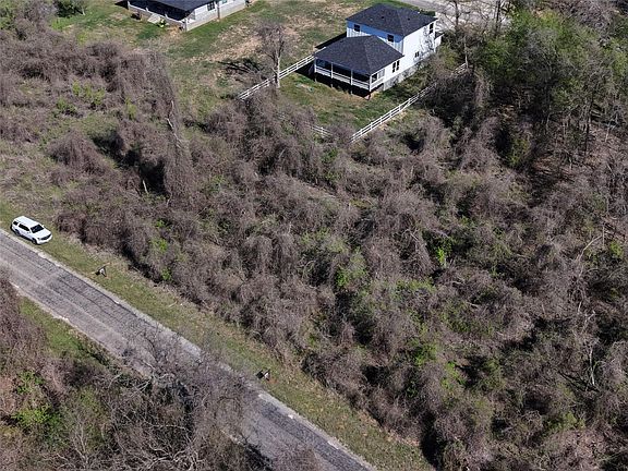 2nd image of 450 Riverside Dr